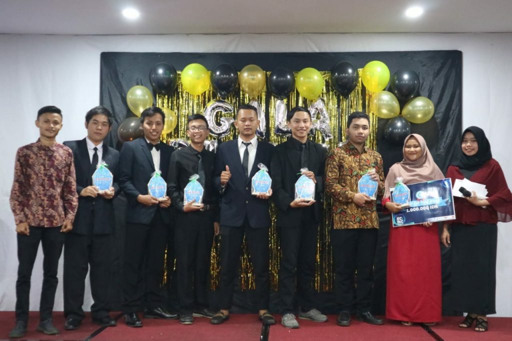 upacara penyerahan penghargaan 1