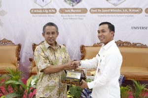 Seminar Nasional Diesnatalis Unikal 37