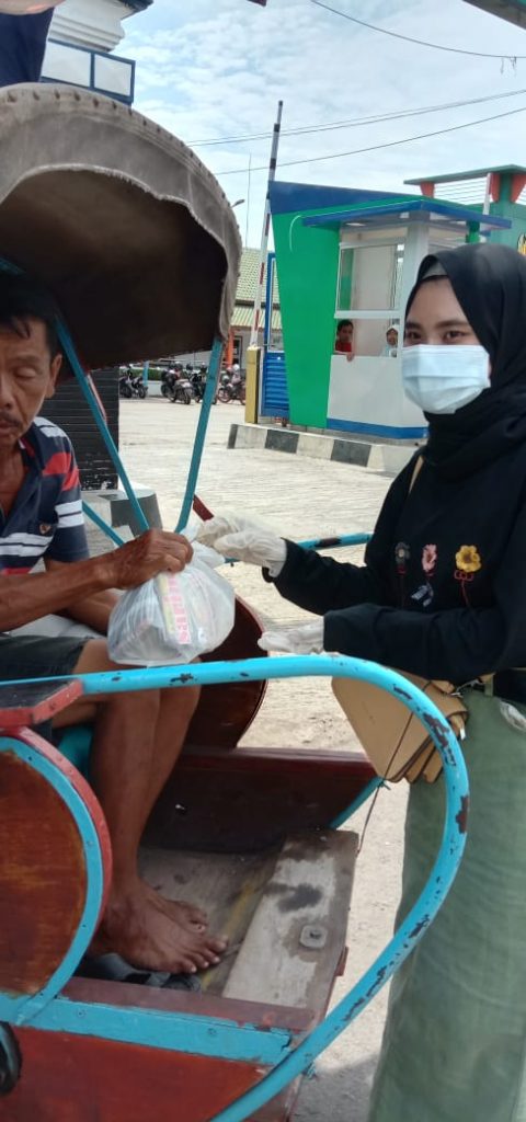 bagi sembako mahasiswa unikal