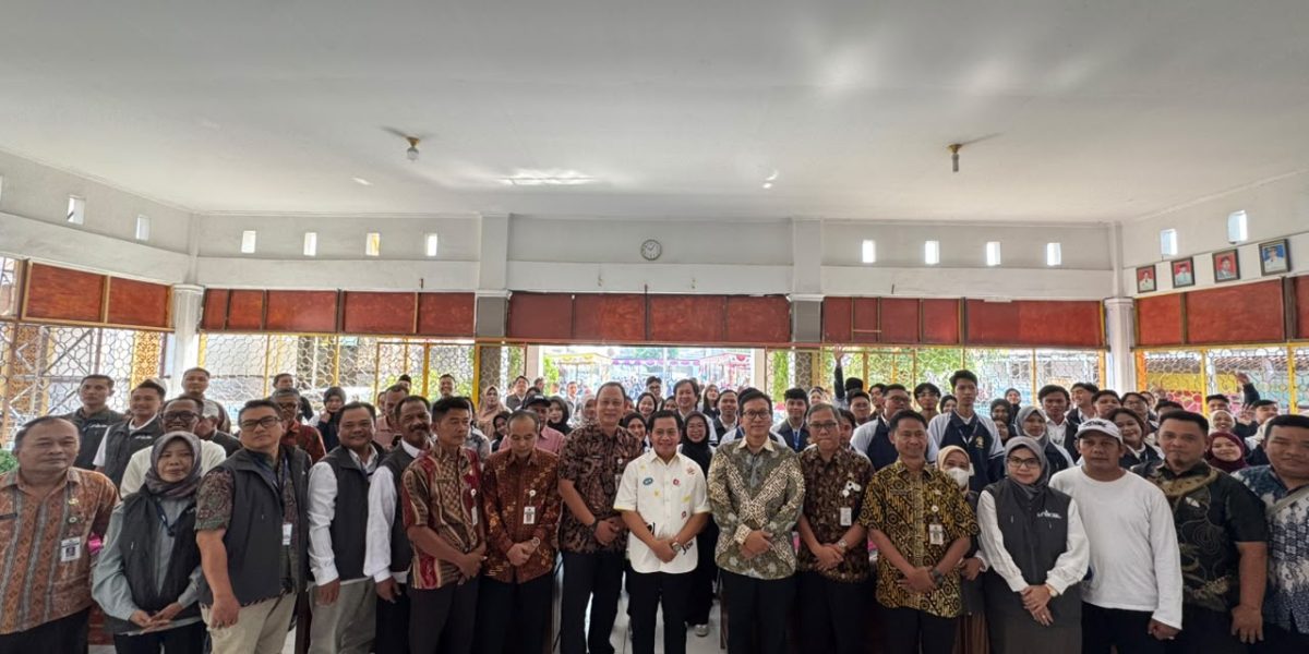 kkn tematik unikal bersama plt bupati pekalongan